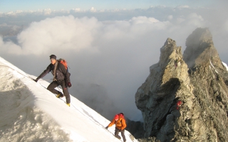 Guide de montagne Aurel Salamin et fils sur l'arête xxxx du xxxxxx